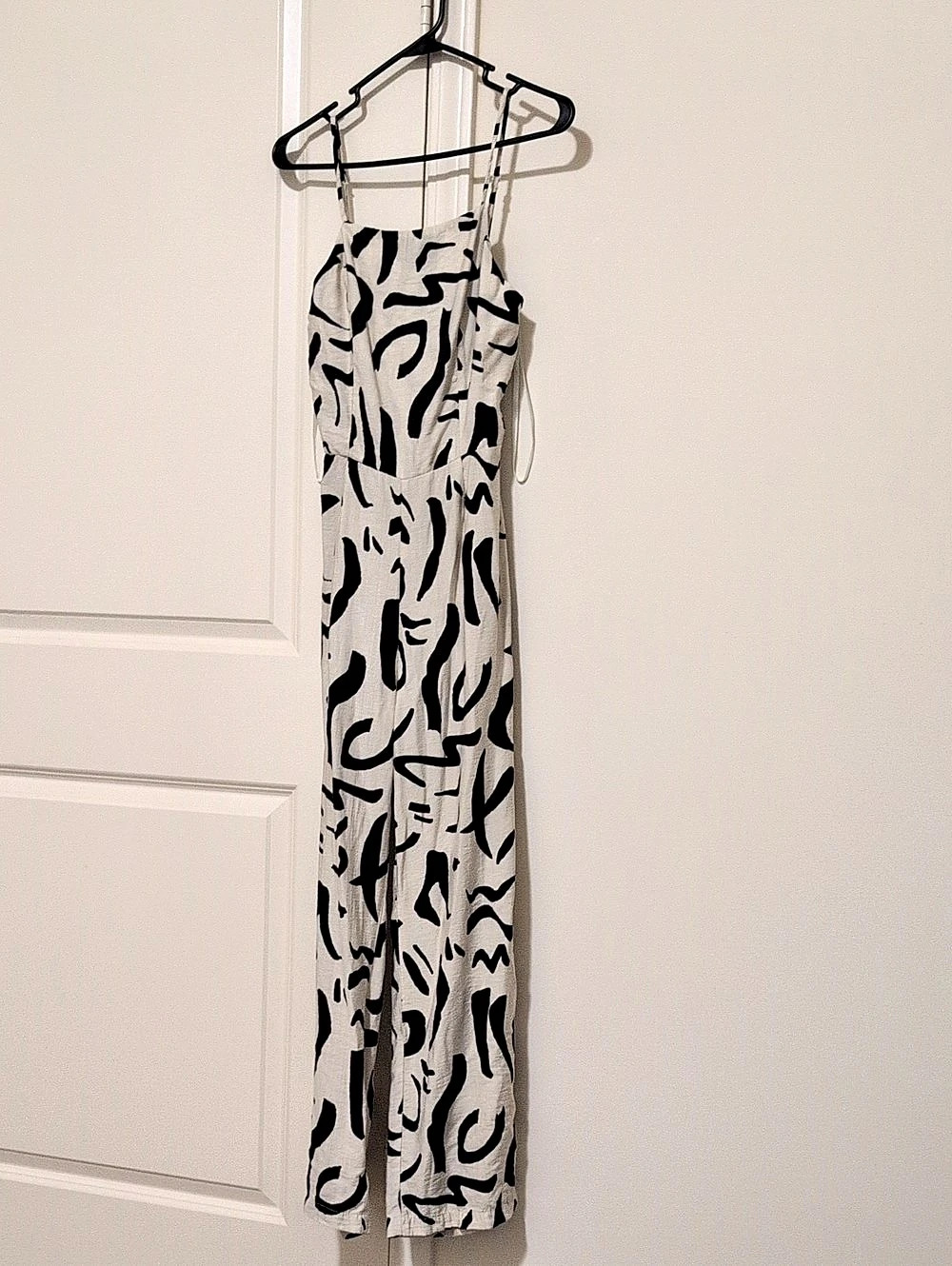 Abstract Print Maxi Dress in White & Black Like New